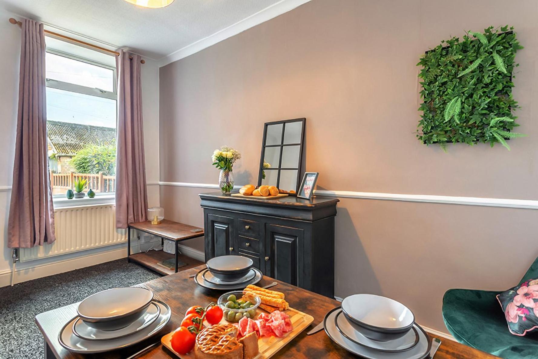 شقة The Harrogate House - 4 Bed Townhouse المظهر الخارجي الصورة