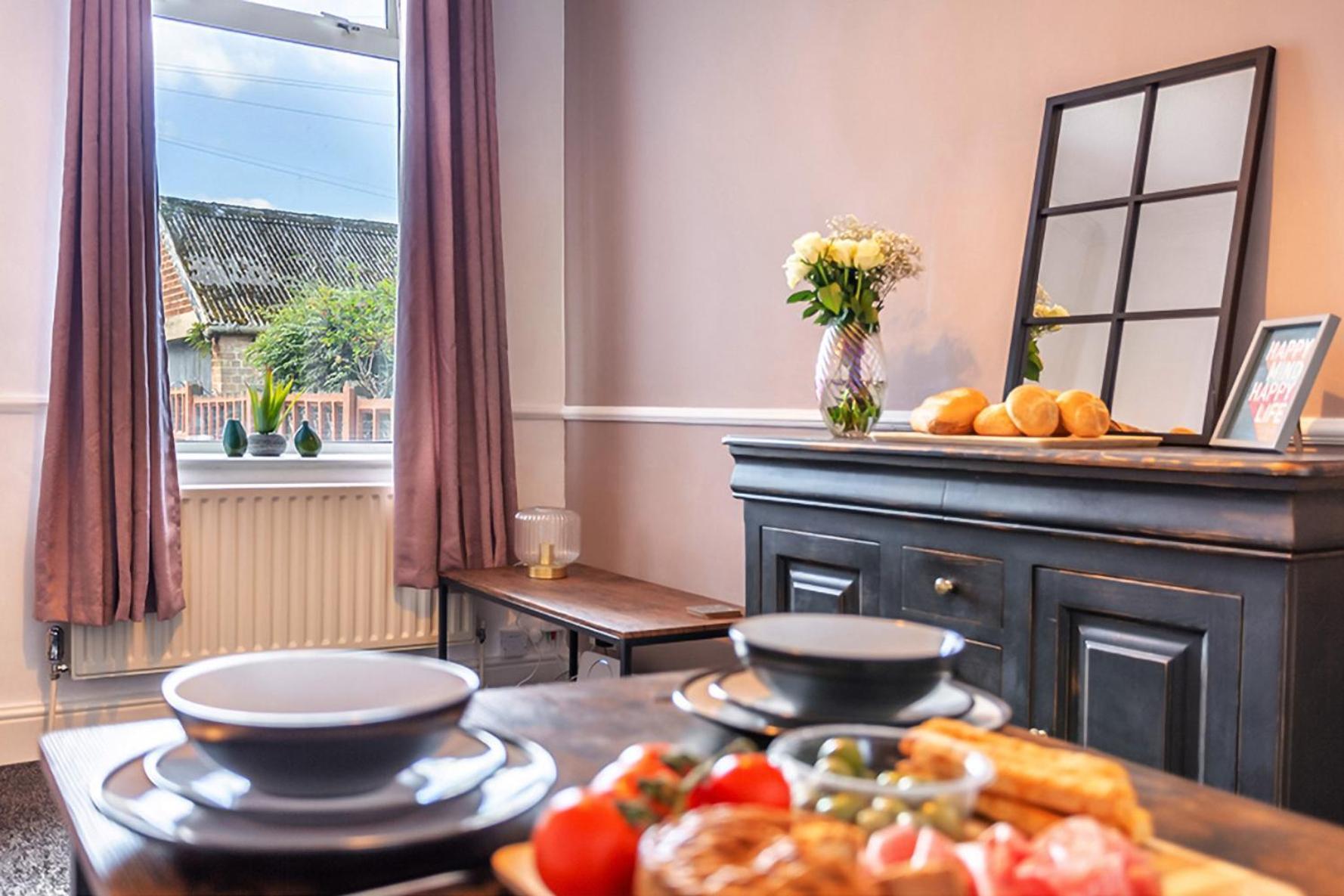 شقة The Harrogate House - 4 Bed Townhouse المظهر الخارجي الصورة